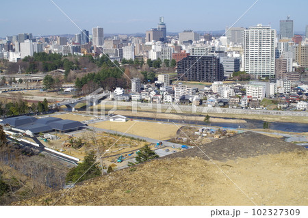 仙台城址から眺めた街並み 102327309