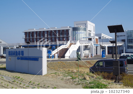 塩釜魚市場の建物の景色 塩釜魚市場の建物の景色 102327340