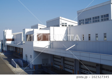 塩釜魚市場の建物の景色 塩釜魚市場の建物の景色 102327345