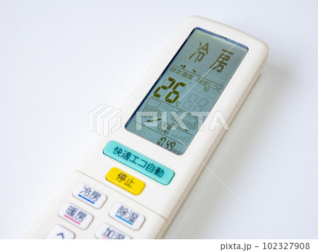 家庭用エアコンの設定温度リモコン表示部（26℃）【夏の電力需給ひっ迫対策】 102327908