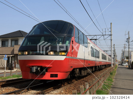 名鉄 河和線を走る特急の1000系電車 名鉄 河和線を走る特急の1000系電車 102328414