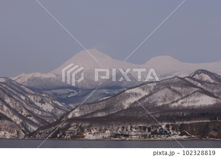 冬の羅臼岳 冬の羅臼岳 102328819