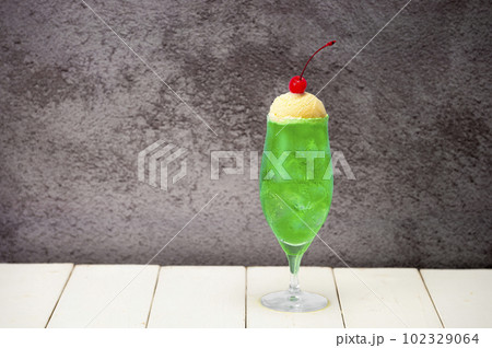 メロンソーダ　クリームソーダ 102329064