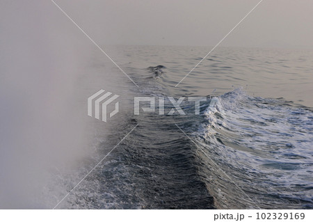 船の波跡 船の波跡 102329169
