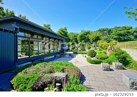 夏の北海道石狩市 弁天歴史公園の風景 102329253