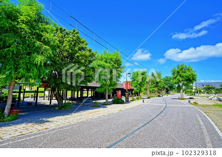 夏の北海道石狩市 弁天歴史通りの風景 夏の北海道石狩市 弁天歴史通りの風景 102329318