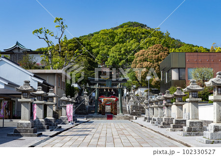 新緑の防府天満宮　山口県防府市 102330527