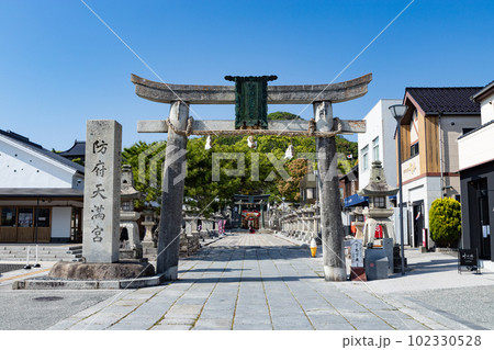 新緑の防府天満宮　山口県防府市 102330528