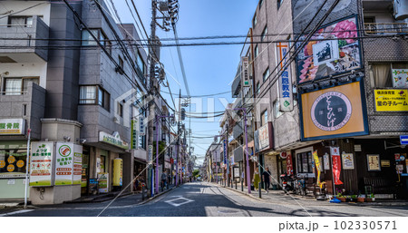 横浜市の都市風景　日吉駅 102330571