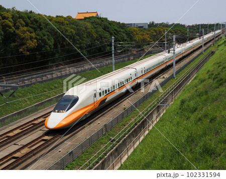 台湾高速鉄道 后里駅付近 高鉄観景台近くの跨線橋にて 台湾高速鉄道 后里駅付近 高鉄観景台近くの跨線橋にて 102331594