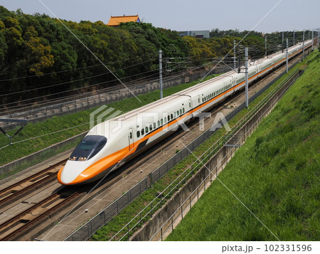 台湾高速鉄道 后里駅付近 高鉄観景台近くの跨線橋にて 台湾高速鉄道 后里駅付近 高鉄観景台近くの跨線橋にて 102331596
