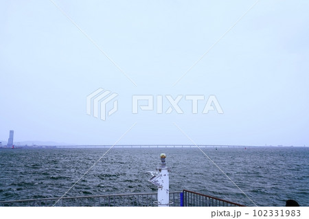 大阪 貝塚 二色の浜公園から望むスカイゲートブリッジ(全景)(泉佐野市)(晩春) 大阪 貝塚 二色の浜公園から望むスカイゲートブリッジ(全景)(泉佐野市)(晩春) 102331983