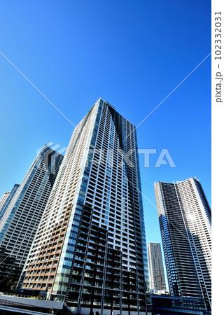 東京 中央区勝どきの高層マンション群の風景 東京 中央区勝どきの高層マンション群の風景 102332031
