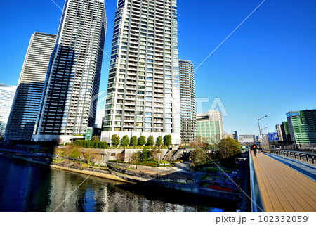 東京 中央区勝どきの高層マンション群の風景 東京 中央区勝どきの高層マンション群の風景 102332059