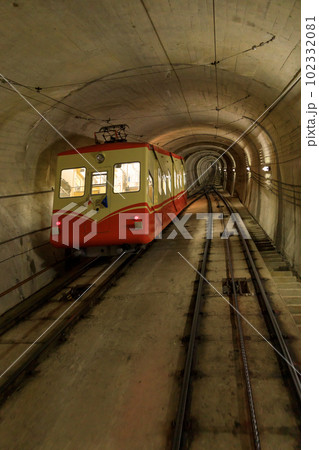 富山_黒部ケーブルカー観光風景 102332081