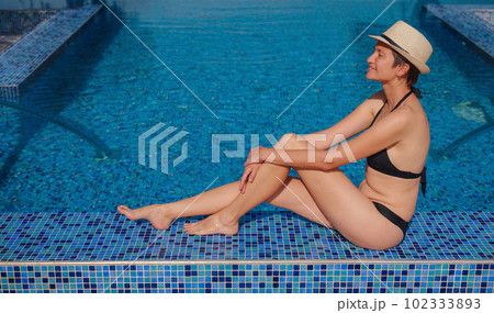 asian woman relaxing in swimming pool spa 102333893