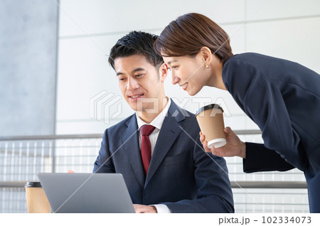 ビジネス　上司　部下 102334073