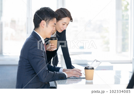 ビジネス 上司 部下 ビジネス 上司 部下 102334085