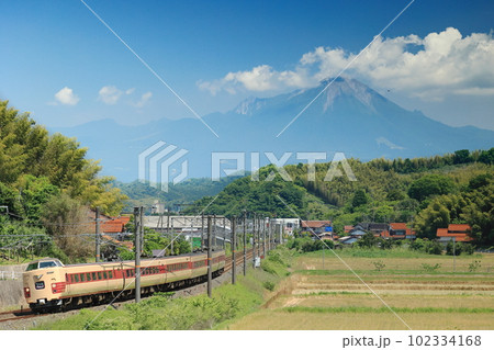 伯備線 山陰本線 大山をバックに走る特急やくも国鉄色381系 国鉄型特急 伯備線 山陰本線 大山をバックに走る特急やくも国鉄色381系 国鉄型特急 102334168