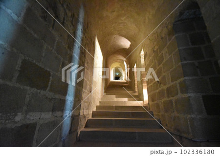 モンサンミシェル修道院内部、ラ・メルヴェイユの石段と通路 モンサンミシェル修道院内部、ラ・メルヴェイユの石段と通路 102336180
