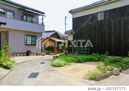【香川】初夏の小豆島 迷路のまちの狭い路地 【香川】初夏の小豆島 迷路のまちの狭い路地 102337171