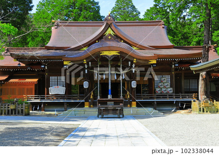 【徳島県】晴天の大麻比古神社 外拝殿 【徳島県】晴天の大麻比古神社 外拝殿 102338044