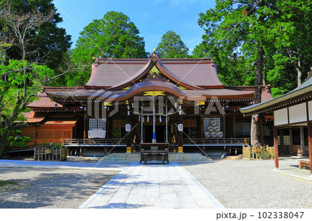 【徳島県】晴天の大麻比古神社 外拝殿 【徳島県】晴天の大麻比古神社 外拝殿 102338047