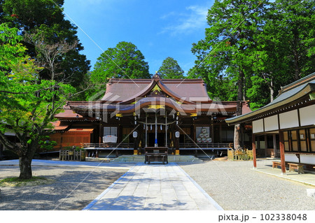 【徳島県】晴天の大麻比古神社 外拝殿 【徳島県】晴天の大麻比古神社 外拝殿 102338048