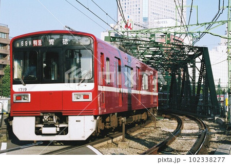 青砥へ向けて京急本線をゆく京浜急行電鉄1500形 青砥へ向けて京急本線をゆく京浜急行電鉄1500形 102338277