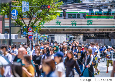 日本の東京都市景観 子供の日・マ無しの方増加…紫外線に注意。電車の中でもマ無しの方続々=5日、渋谷 日本の東京都市景観 子供の日・マ無しの方増加…紫外線に注意。電車の中でもマ無しの方続々=5日、渋谷 102338326