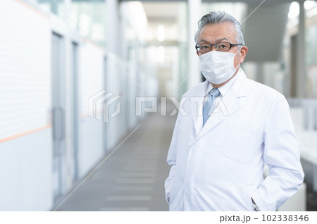 白衣の男性 ドクター 白衣の男性 ドクター 102338346