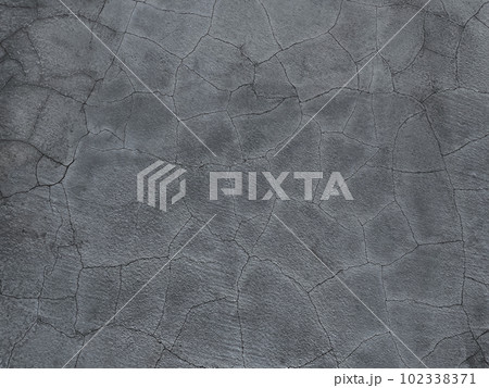 ひび割れた暗い灰色のコンクリート壁面の横長の背景画像 102338371