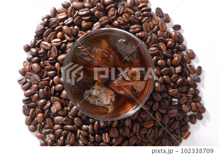 アイスコーヒーと珈琲豆 102338709
