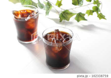 アイスコーヒー 夏のイメージ 102338759