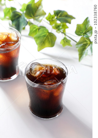 アイスコーヒー 夏のイメージ 102338760