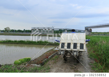 田植機　田植えを終えた田植え機 102338932
