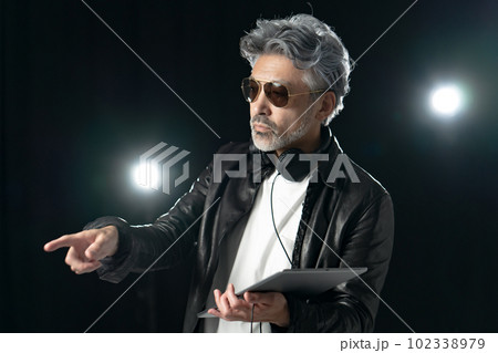 プロデューサー　演出家　男性 102338979