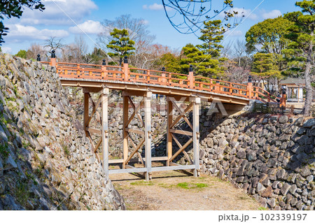 大和郡山市の郡山城跡の極楽橋 大和郡山市の郡山城跡の極楽橋 102339197