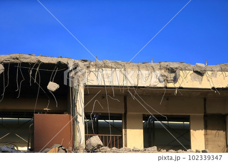 解体中の団地建物 イメージ 解体中の団地建物 イメージ 102339347