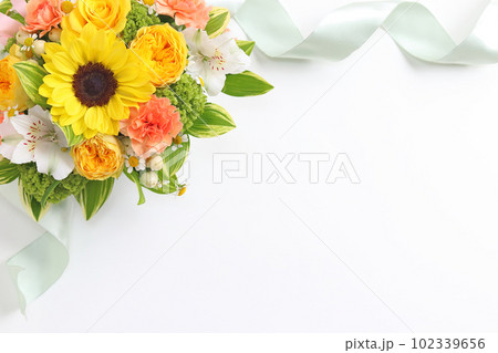 ひまわりのアレンジメント 102339656