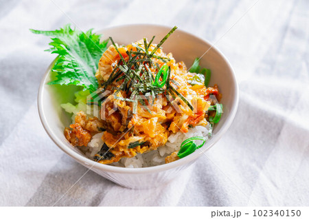 野菜のかき揚げとじ丼 102340150