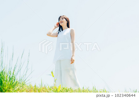 若い女性のビューティ 若い女性のビューティ 102340644