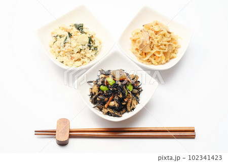 健康的な和食のお惣菜 102341423