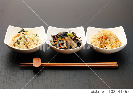 健康的な和食のお惣菜 102341468