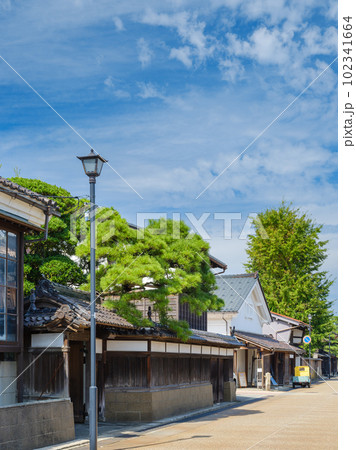 富山県_富山市東岩瀬町の豪商町家風景 102341664