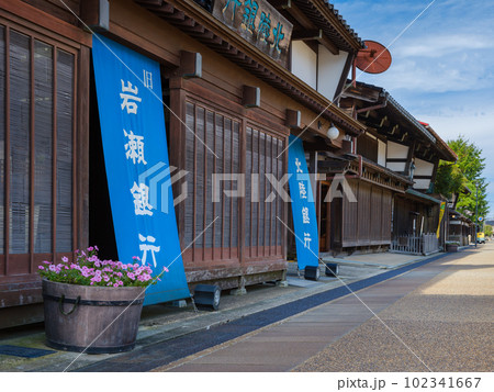 富山県_富山市東岩瀬町の豪商町家風景 102341667