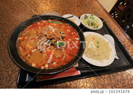 担々麺セット　ランチ 102341678