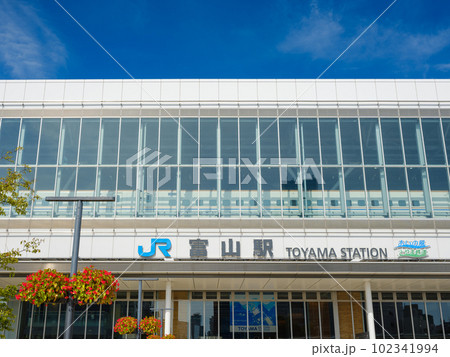 富山_整備された富山駅南口の風景 富山_整備された富山駅南口の風景 102341994