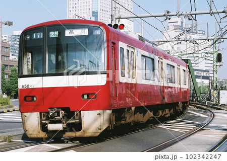 品川へ向けて京急本線をゆく京浜急行電鉄600形 102342247