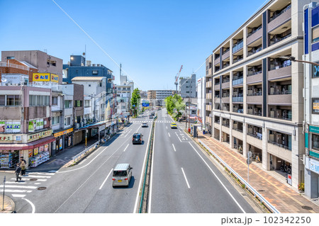 横浜市の都市風景　反町駅 102342250
